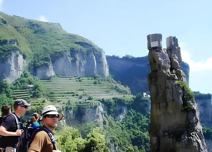 La Caverna Ai Cappuccini 카바드티레니